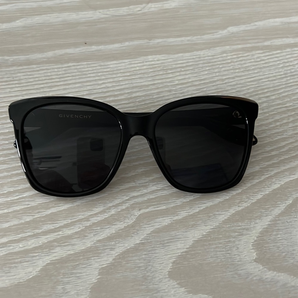 Givenchy sunglasses, worn 3 times, 2 years old.